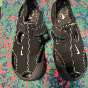 NIKE BOYS WATER SHOES